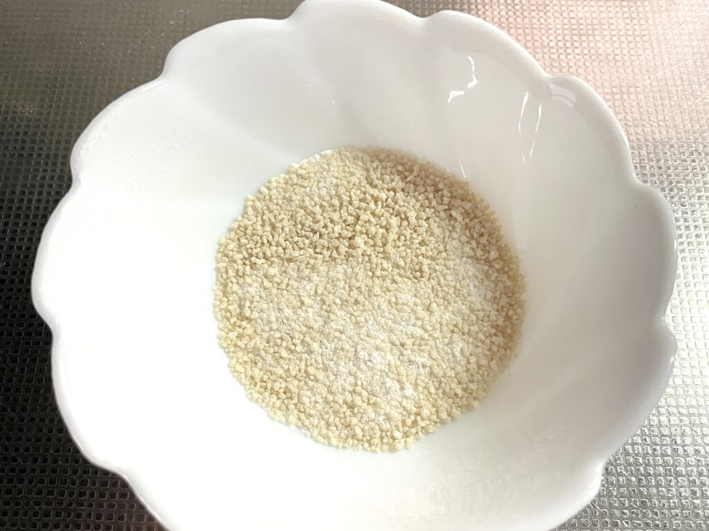 あらかじめアガーと砂糖を混ぜておく