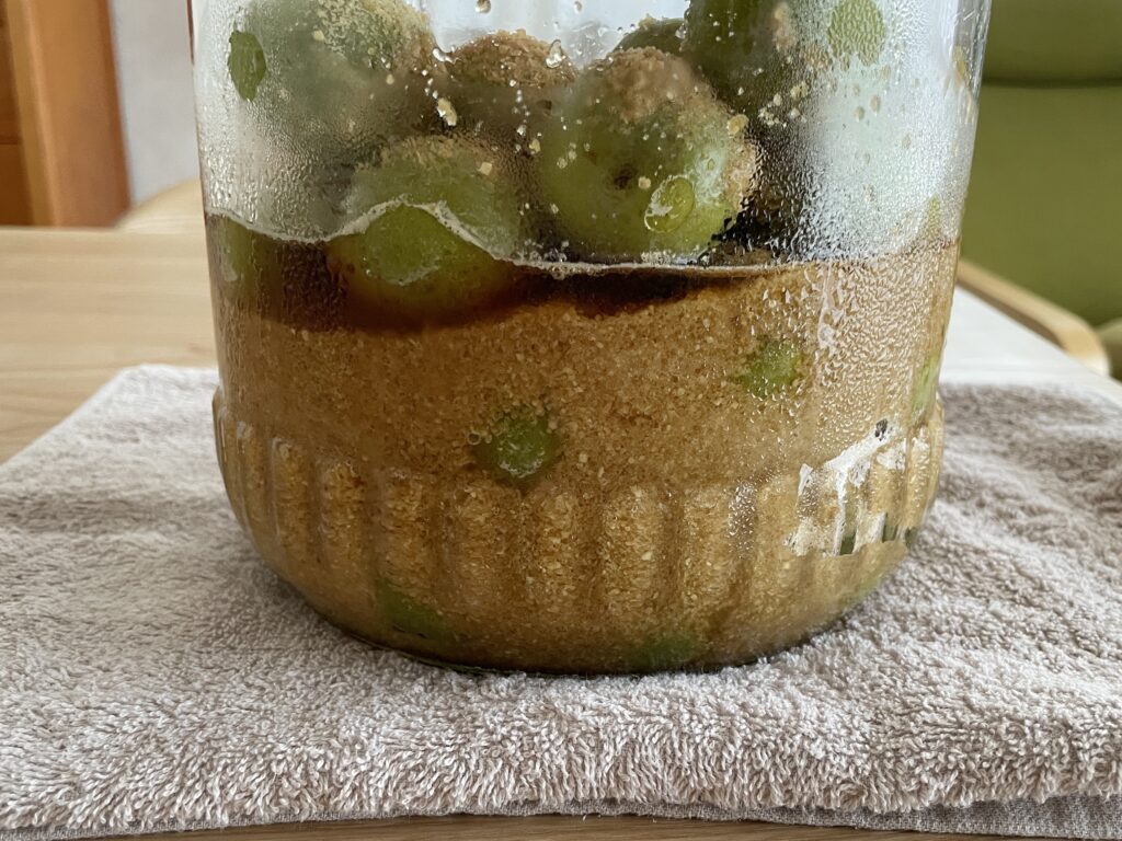水滴がつくので、タオルを敷く
