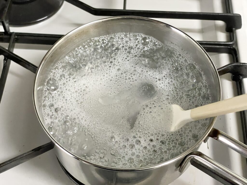 火にかけて、1分沸騰させる