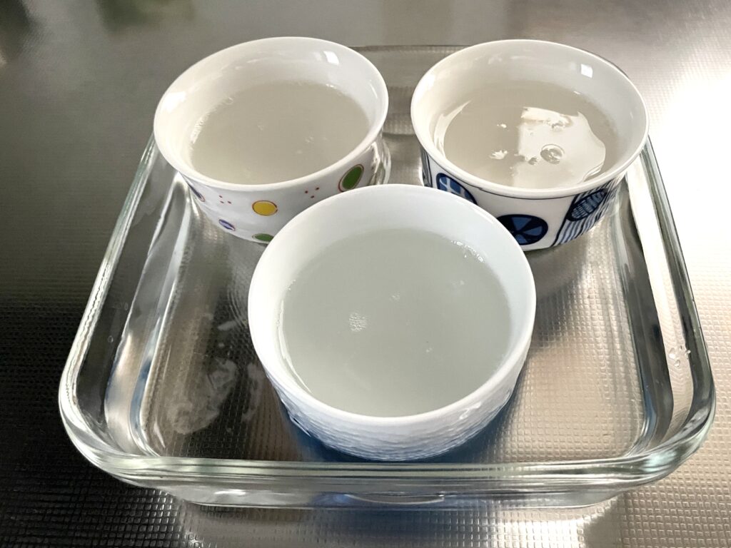 水を張った入れ物に入れて、粗熱を取る