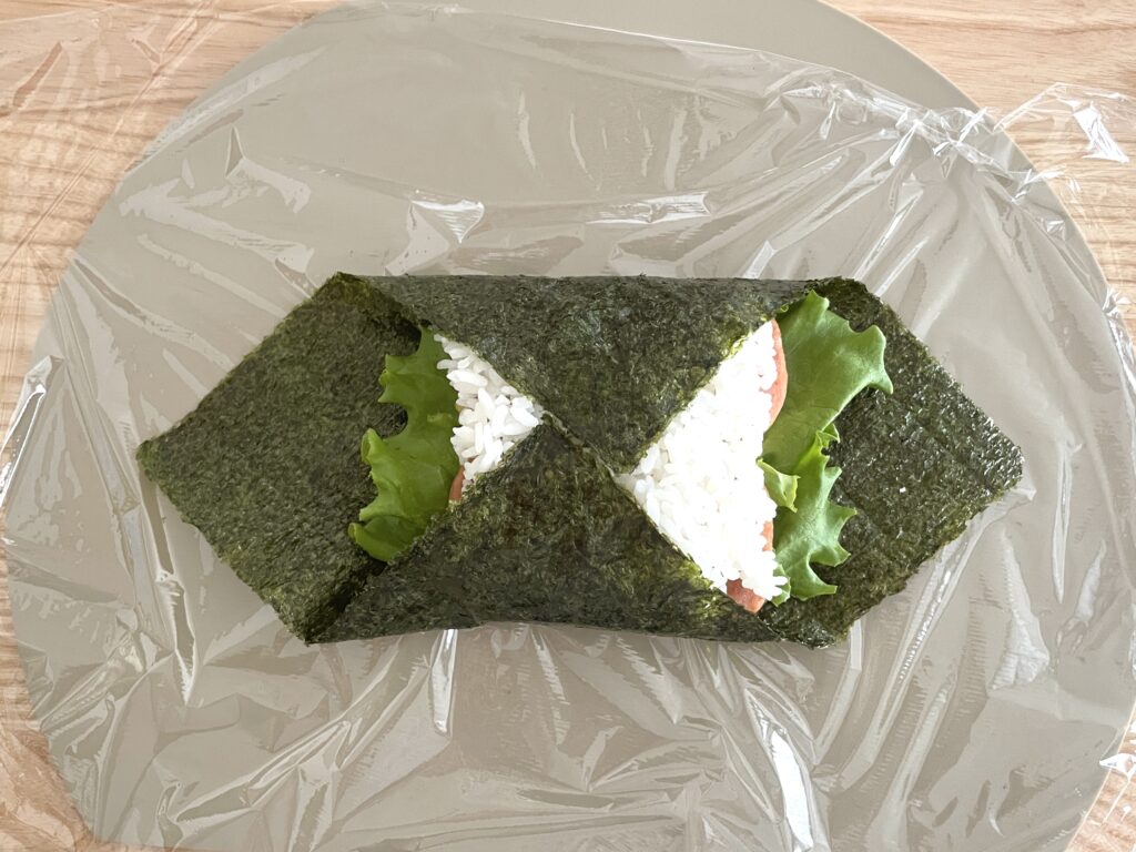 ごはん➕具材を真ん中にドン『おにぎらず』