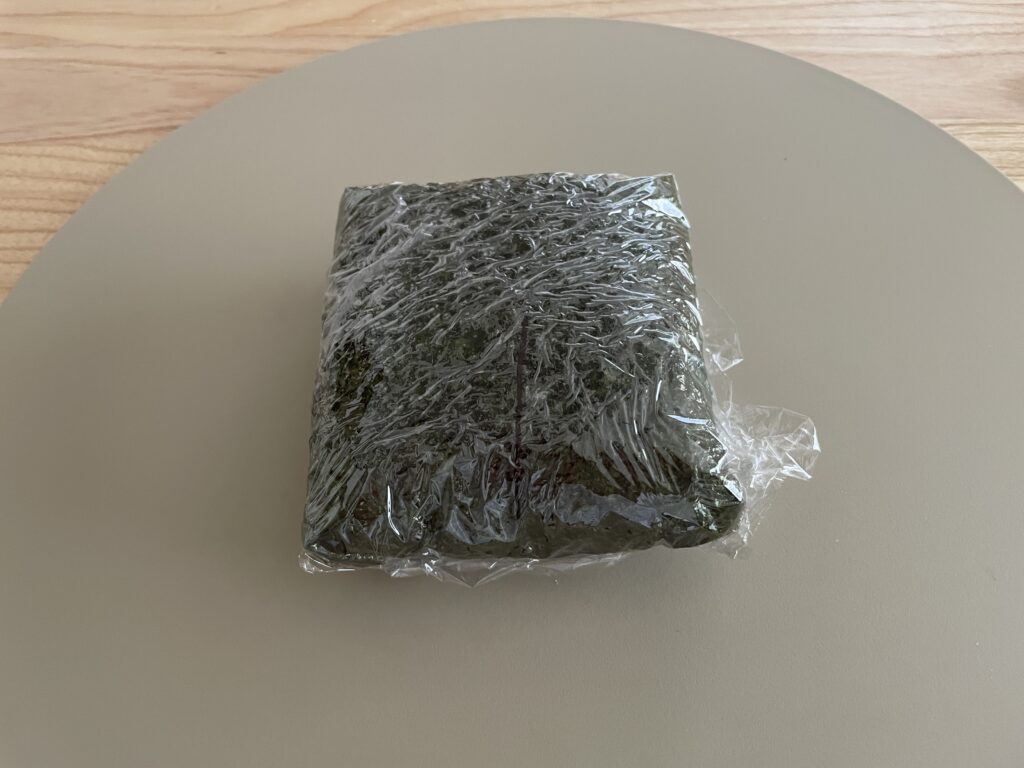 ごはん➕具材を真ん中にドン『おにぎらず』
