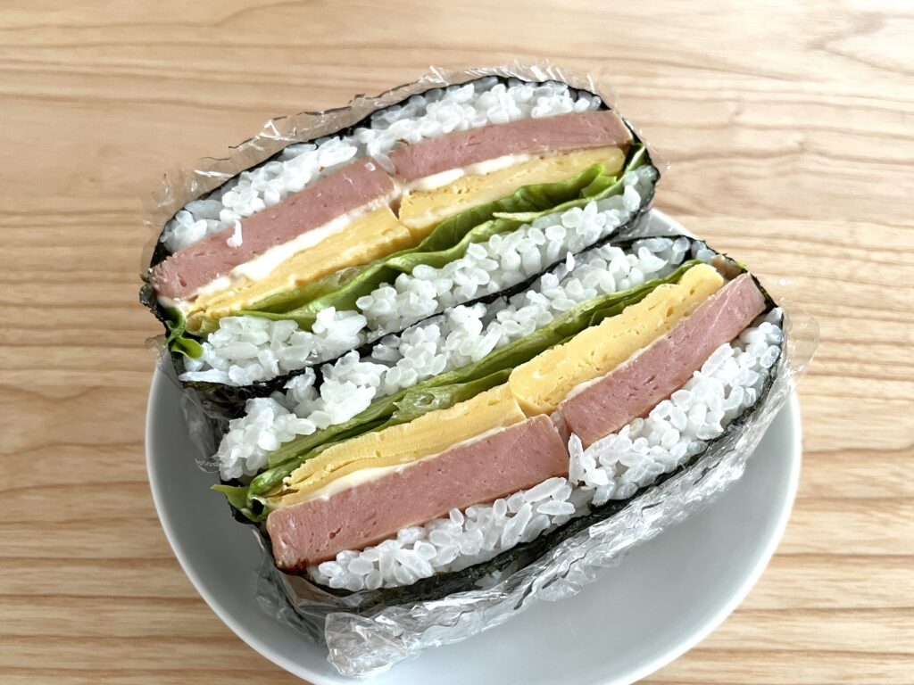 ごはん➕具材を真ん中にドン『おにぎらず』