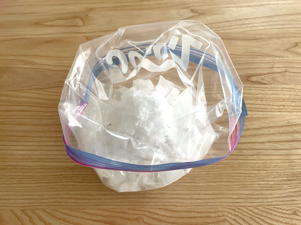 氷に塩を入れる